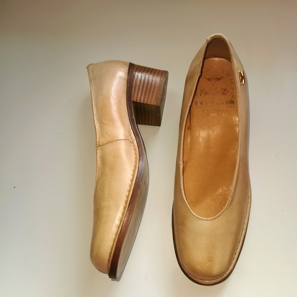 Vintage Shoes - Vintage beige Joe Sanchez size 9 beige leather shoes